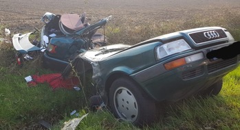 Polizeipräsidium Recklinghausen: POL-RE: Schwerer Verkehrsunfall in Oer-Erkenschwick
Pkw in zwei Teile zerrissen