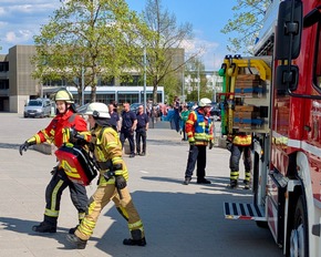 FW LK Esslingen: Erfolgreicher Abschluss der Feuerwehr-Grundausbildung im Landkreis Esslingen