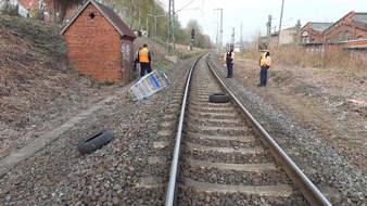 Bundespolizeiinspektion Kiel: BPOL-KI: Gefährlicher Eingriff in den Bahnverkehr. Bundespolizei sucht Zeugen.