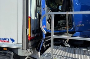 Feuerwehr Helmstedt: FW Helmstedt: Verkehrsunfall mit drei LKW auf der BAB2