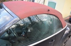 Kreispolizeibehörde Herford: POL-HF: Sachbeschädigung an Pkw - Unbekannte zünden Böller in VW Cabrio