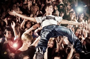 The Voice of Germany: Crowdsurfing mit Max Giesinger! (mit Bild)