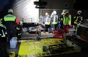 Feuerwehr Gelsenkirchen: FW-GE: Eine Tote und ein Schwerverletzter nach Verkehrsunfall auf der A42 in Gelsenkirchen