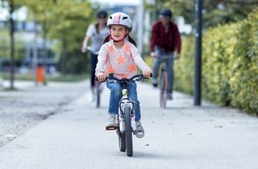 ABUS Gruppe: Mit Kids Rad fahren: So gelingt der Spagat zwischen coolem Auftritt und Sicherheit.