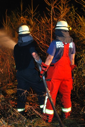 FW-MK: Erneut großer Waldbrand in Altena - Feuerwehr Iserlohn unterstützt bei Löscharbeiten