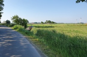 Polizeiinspektion Wilhelmshaven/Friesland: POL-WHV: Verkehrsunfall im Wangerland - Fahrzeug blieb auf dem Dach liegen - 49-jährige Pkw Fahrerin unverletzt - Totalschaden am Pkw