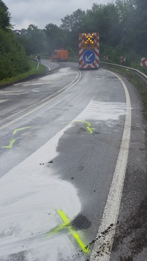 POL-VDKO: Verkehrsunfall im Begegnungsverkehr mit schwerverletzter Person