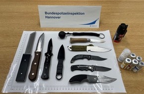 Bundespolizeiinspektion Hannover: BPOL-H: Pressemitteilung der Bundespolizeiinspektion Hannover anl&auml;sslich Kontrollma&szlig;nahmen zur Bek&auml;mpfung der Gewaltkriminalit&auml;t am Hauptbahnhof Hannover - mehrere Messer sichergestellt