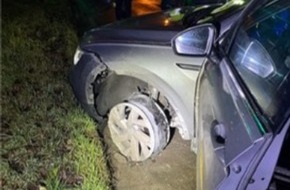 Polizei Duisburg: POL-DU: Duisburg/Oberhausen/Bottrop/Dinslaken: Verfolgungsfahrt - Polizei schnappt fl&uuml;chtenden Tiguan-Fahrer