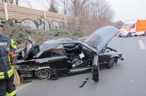 Feuerwehr Mülheim an der Ruhr: FW-MH: Unfall A40 mit einer verletzten Person