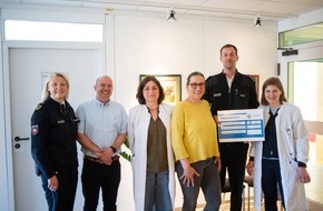 Polizeidirektion G&ouml;ttingen: POL-GOE: Polizeidirektion G&ouml;ttingen spendet 1.300 Euro an das Kinderpalliativzentrum der Klinik f&uuml;r Kinder- und Jugendmedizin der Universit&auml;tsmedizin G&ouml;ttingen (UMG)