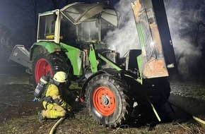 Kreisfeuerwehr Oldenburg: FW-OLL: Traktor f&auml;ngt Feuer