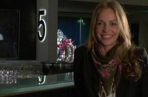 TELE 5: TV-Star Simone Hanselmann: "Ich war nie Miss Rocky Mountains" / 'Flashback - Mörderische Ferien', Fr., 26. Juni, 23.45 Uhr auf Tele 5