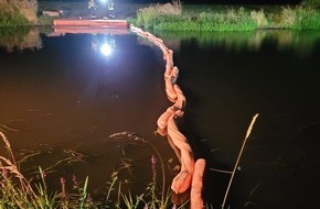 Freiwillige Feuerwehr Celle: FW Celle: Aufbau einer Ölsperre
