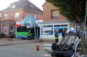 Polizei Minden-Lübbecke: POL-MI: Bus kracht nach Kollision in Reisebüro