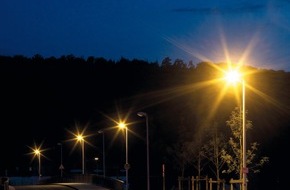Pressestelle licht.de: Straßenbeleuchtung: Umschalten statt abschalten