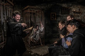 Berlin Dungeon: D&auml;monenaustreibung in der Hauptstadt: Sondershow "Der erste Exorzismus" sorgt f&uuml;r Angst und Schrecken im Berlin Dungeon / Vom 7.7. bis 31.8. wird Berlins finstere Freizeitattraktion noch unheimlicher