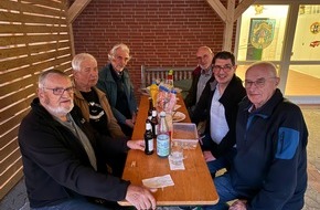 Feuerwehr Helmstedt: FW Helmstedt: Gemütlicher Grillabend der Altersabteilung der Ortsfeuerwehr Helmstedt