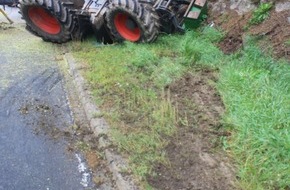 Polizeidirektion Wittlich: POL-PDWIL: Verkehrsunfall Traktor und Anhänger