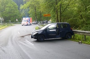 Kreispolizeibehörde Oberbergischer Kreis: POL-GM: 110619-555:  Auf regennasser Fahrbahn verunglückt