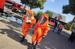 Freiwillige Feuerwehr Bedburg-Hau: FW-KLE: Gefahrstoffeinsatz in Arztpraxis