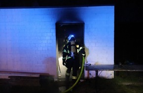 Freiwillige Feuerwehr Hambühren: FW Hambühren: Einsatzreicher Neujahrsmorgen für Hambührener Feuerwehren / Garagenbrand schnell unter Kontrolle