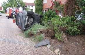 Polizei Mettmann: POL-ME: Kontrolle über Smart verloren - Auto landet in Vorgarten - Erkrath - 1906050