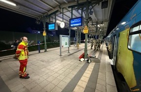 Freiwillige Feuerwehr Lehrte: FW Lehrte: Eingeklemmte Person im Zug erfordert aufwendige Befreiungsaktion