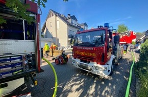 Feuerwehr Heiligenhaus: FW-Heiligenhaus: Brennende Gartenlaube gefährdet Wohnhaus (Meldung 12/2022)
