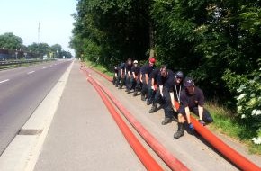 Feuerwehr Essen: FW-E: 15 Essener Feuerwehrleute erneut auf dem Weg nach Magdeburg, Hochleistungspumpe im Gepäck, Fortschreibung