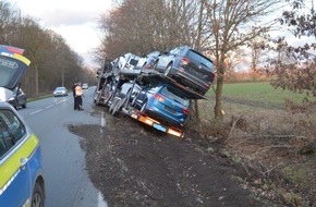 Polizeiinspektion Diepholz: POL-DH: --- Wagenfeld, Brand Werkstatt und Wohnhaus - Freistatt, Autotransporter verunfallt - Twistringen, Unfallflucht mit hohem Schaden ---