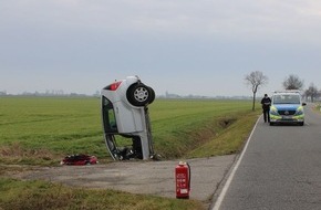 Polizei Düren: POL-DN: Pkw steht Kopf