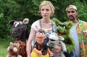 KiKA - Der Kinderkanal ARD/ZDF: Herzlichen Glückwunsch, "Sesamstraße"! / Zum 40. Jubiläum der "Sesamstraße" präsentiert KiKA "Das Geheimnis der Blumenfabrik" und "Die große Sesamstraßen-Gala" (BILD)