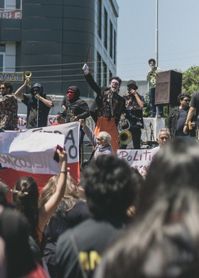 Rückfall in die Zeiten des Diktators Pinochet: Minderheiten und Demokraten in Chile kämpfen um Freiheit und Gerechtigkeit
