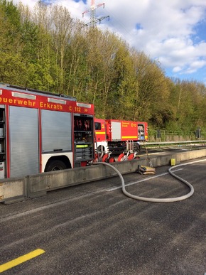 FW-ME: PKW-Brand auf der BAB 3 mit Gewässerverunreinigung