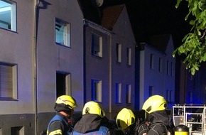Feuerwehr Ahlen: FW-WAF: 4 Personen über Drehleiter gerettet