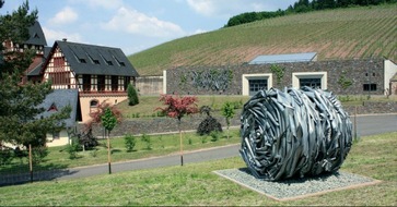 Polizeidirektion Trier: POL-PDTR: Diebstahl eines Kunstwerks am Gut Avelsbach - Polizei bittet um Hinweise