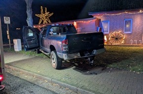Freiwillige Feuerwehr Gemeinde Schiffdorf: FFW Schiffdorf: Pkw prallt gegen parkendes Fahrzeug