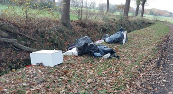 Polizeidirektion Bad Segeberg: POL-SE: Appen - Unerlaubter Umgang mit Abfall - Unbekannte entsorgen ihren Müll am Feldweg - Polizei sucht Zeugen