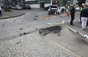 Polizei Hagen: POL-HA: Unfall mit zwei Verletzten in Wehringhausen
