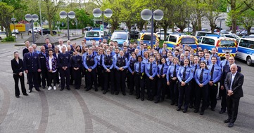 Polizeipräsidium Mainz: POL-PPMZ: Mainz - 64 Neuzugänge im Polizeipräsidium Mainz