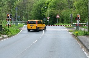 Deutscher Verkehrssicherheitsrat e.V.: "Beschränktes" Verhalten kann tödlich sein / DVR gibt Tipps zur Sicherheit an Bahnübergängen (FOTO)