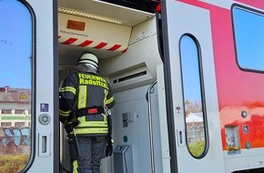 Feuerwehr Radolfzell: FW-Radolfzell: Rauchentwicklung im Führerstand eines Zuges