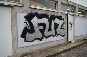 Polizeiinspektion Hameln-Pyrmont/Holzminden: POL-HM: Presseinfo der Polizei Bad Pyrmont - Sachbeschädigung durch Graffiti