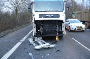 Polizei Düren: POL-DN: Sattelzüge fuhren aufeinander auf