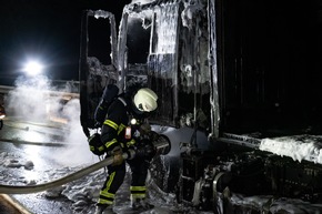 FW-MK: Brennender Sattelzug am Stenglingser Weg