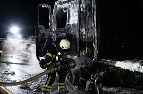 Feuerwehr Iserlohn: FW-MK: Brennender Sattelzug am Stenglingser Weg