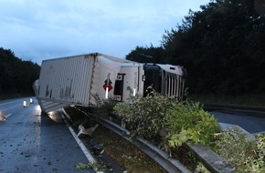 Polizeipräsidium Trier: POL-PPTR: Verkehrsbehinderungen durch LKW-Unfall auf A 1 bei Hasborn