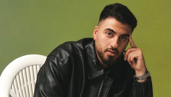 WDR Westdeutscher Rundfunk: 1LIVE Krone 2025: / Tahsim Durgun wird für die Beste Unterhaltung ausgezeichnet