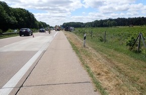 Polizeiinspektion Delmenhorst / Oldenburg - Land / Wesermarsch: POL-DEL: Autobahnpolizei Ahlhorn: Verkehrsunfall mit hohem Sachschaden auf der Autobahn 29 in Hatten +++ Vollsperrung erforderlich